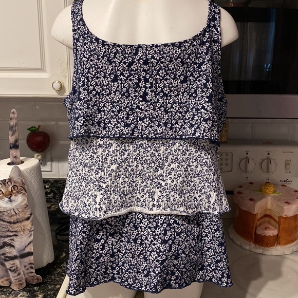 B womens Absolutely Famous blue floral stretch layered plus size top 2x - Picture 3 of 4